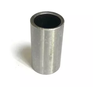 Втулка МТЗ осі задньої навіски (вир-во МТЗ) 50-2401032 Втулка МТЗ осі задньої навіски (вир-во МТЗ) 50-2401032